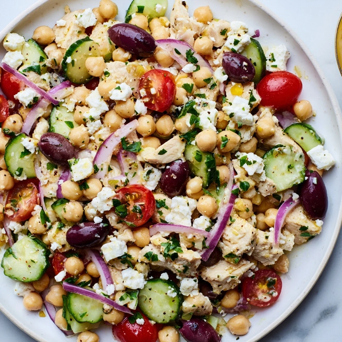 Juicy chicken, creamy feta, and briny Kalamata olives in a zesty lemon-oregano dressing.