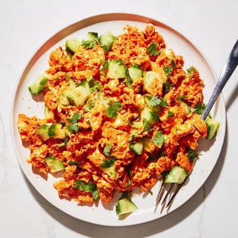 Vibrant red and green salad, a spicy snack ready in just ten minutes, perfect for game day.