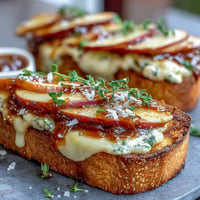Apple Brie Hot Honey Toasts: creamy melted brie, crisp apples, and spicy honey perfection.